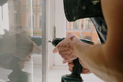 IMG-400-AIA0-worker-house