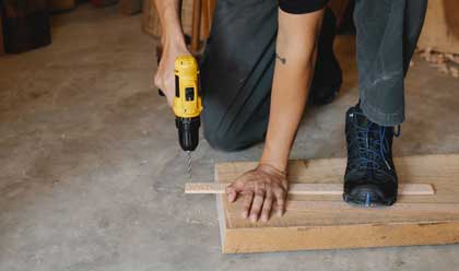 IMG-400-AIA07-worker-repair